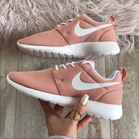 NWT🦄Nike Roshe Pink - Picture 2 of 8